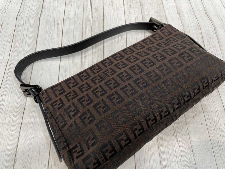 ⭐︎早い物勝ち【FENDI】ショルダーバッグ　ズッカ柄　美品　お宝品