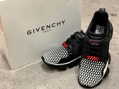 「インポートブランドのGIVENCHY 」