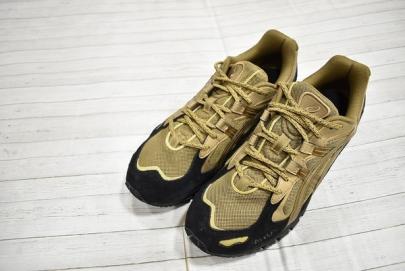 「スニーカーのAWAKE NY 」