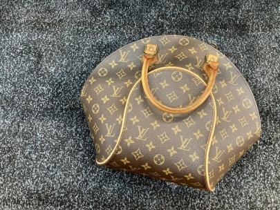 「ラグジュアリーブランドのLOUIS VUITTON 」