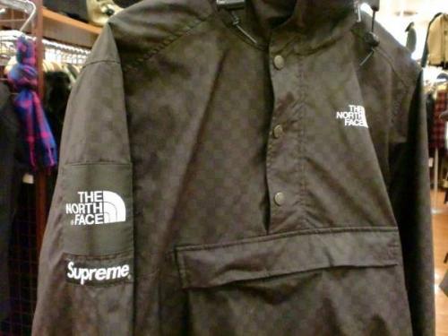 SUPREMEのノースフェイス