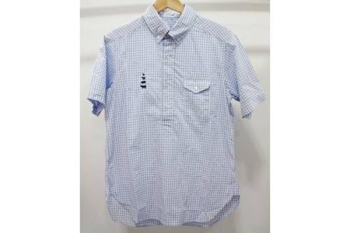 トップスの半袖シャツ