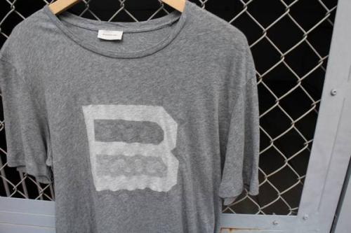 Tシャツ・カットソーの中央線