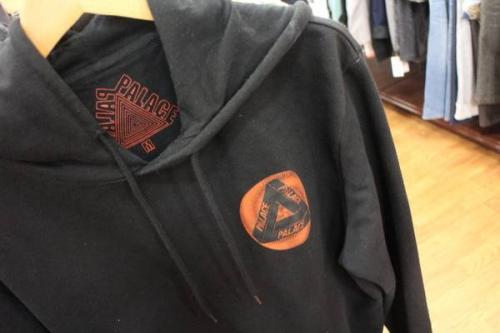 パーカーの中央線