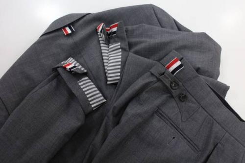 レインボープールの中央線