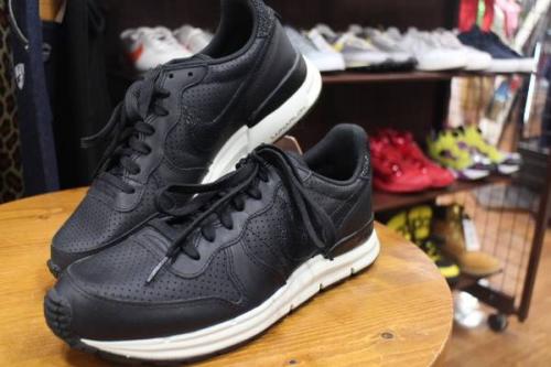 スニーカーのヴァンズ