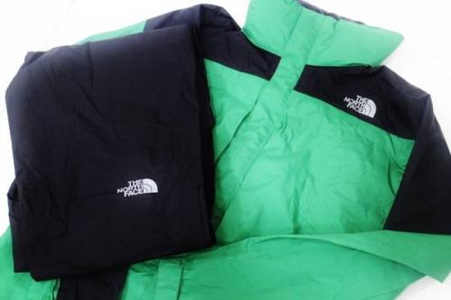 アウトドアの雨具