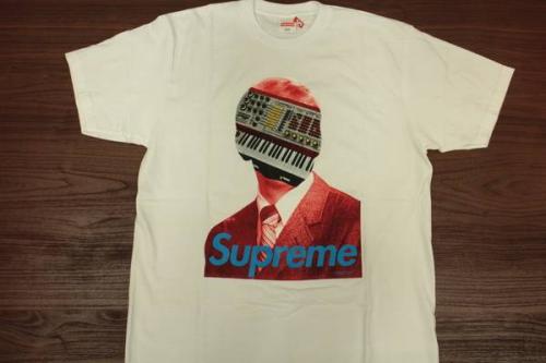 新入荷のシュプリーム