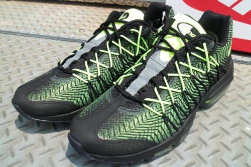 スニーカーの立川