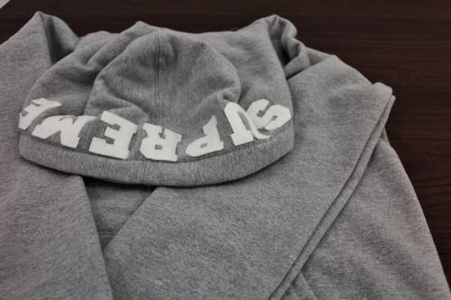 メンズのパーカー