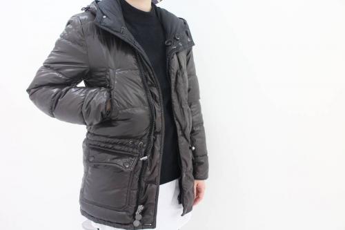 ダウンジャケットのMONCLER
