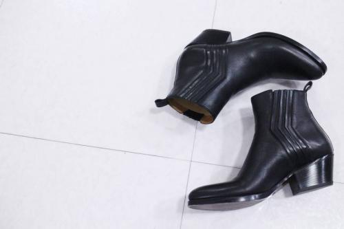 サルトルのブーツ