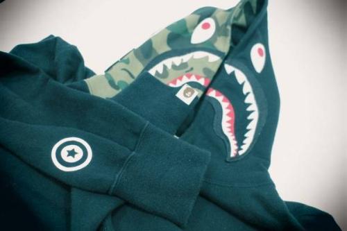 エイプのシャークパーカー