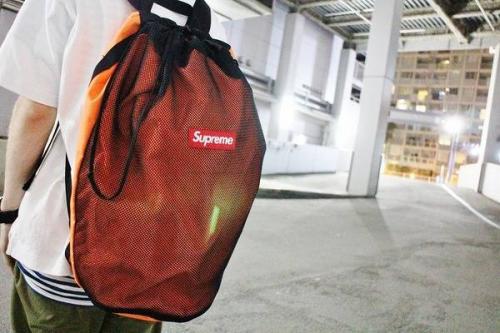シュプリームのMESH BACKPACK