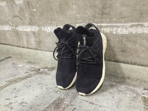 ハイテクスニーカーのプライムニット