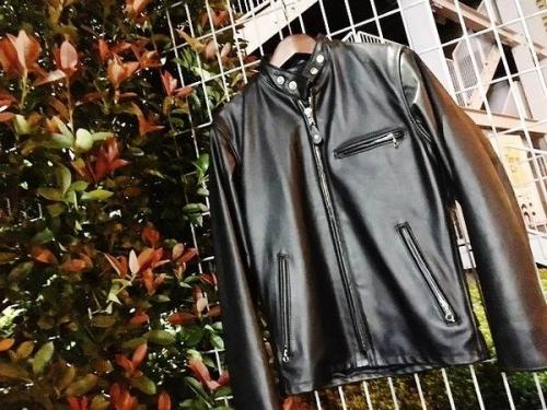 A VONTAGEのレザージャケット