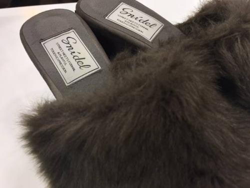 ファーサンダルのトレンド