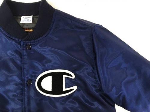 コーチジャケットのビッグシルエット