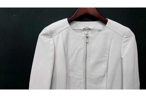 ホワイトのモノトーン