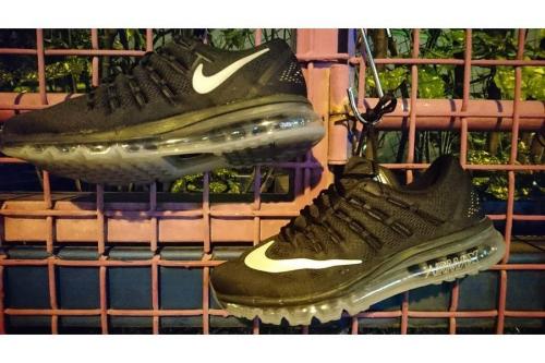 スニーカーのスニーカー