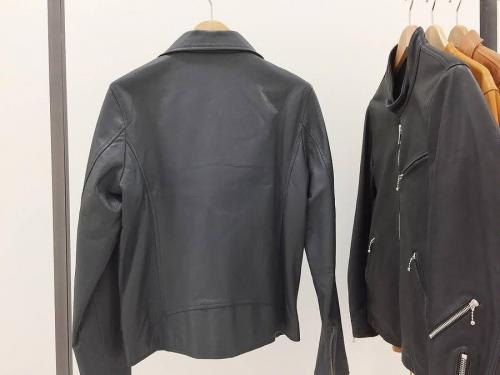 新入荷のレザー