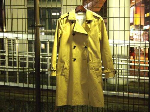 春物のトレンチコート