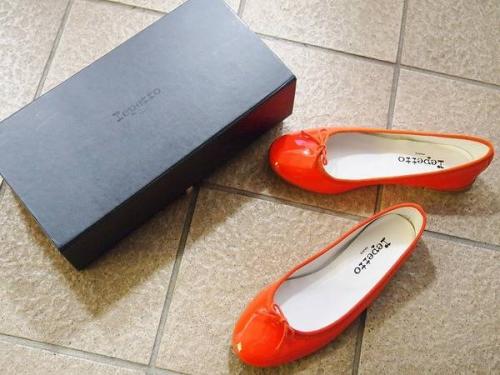 ペタンコシューズ