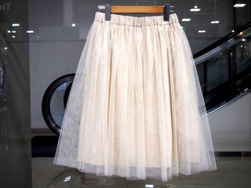 新入荷のスカート