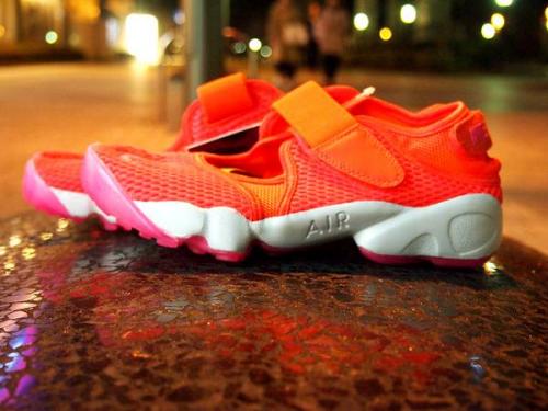 スニーカーのコーデ