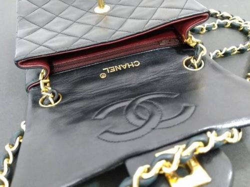 シャネルのフェラガモ