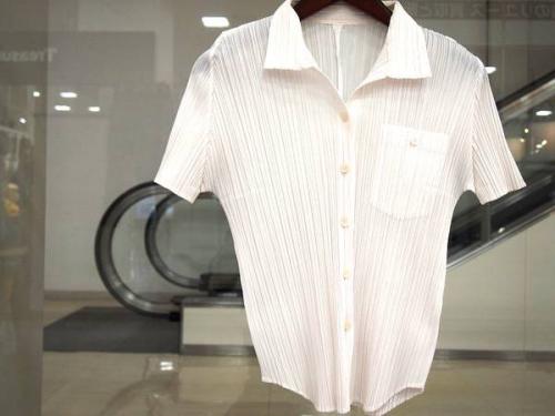 新入荷のプリーツプリーズ