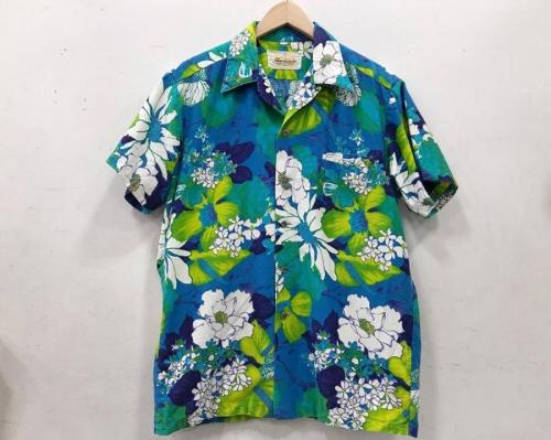 アロハシャツのサンサーフ