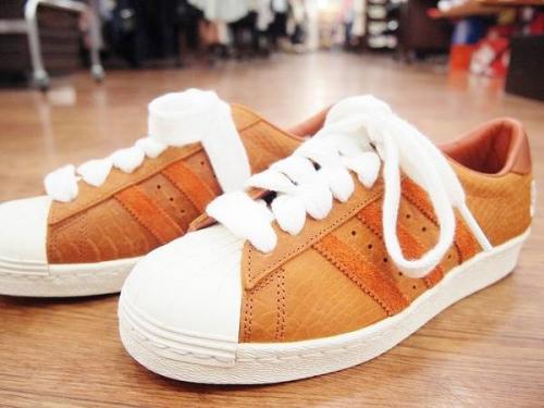 コラボのスニーカー