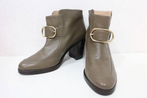 ショートブーツの秋物