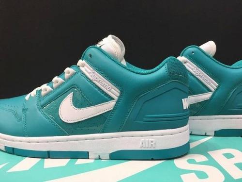 新入荷のナイキ