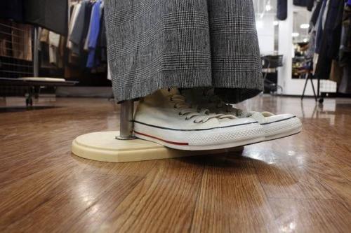 新入荷のパンツ