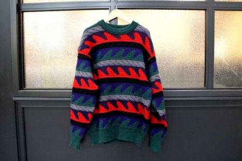 新入荷のニット