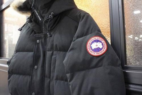 ダウンのCANADA GOOSE