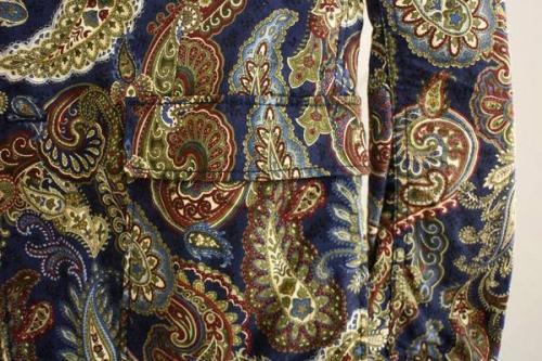 新入荷のガーメンツ