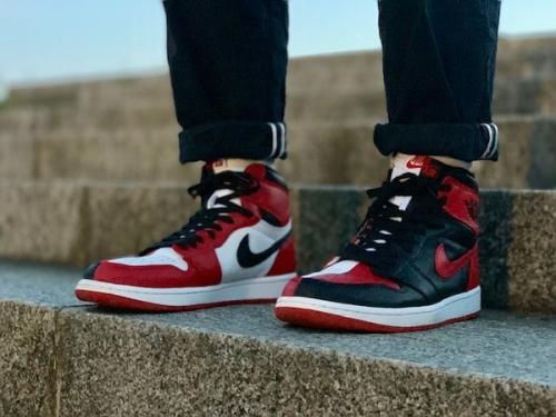 ナイキ エアジョーダンのAIR JORDAN 1