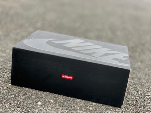 スニーカーのSupremexNIKE