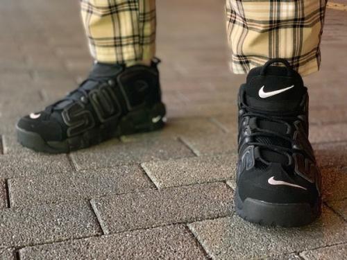 ナイキ×シュプリームのモアテン