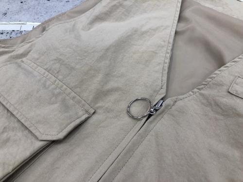 トワロニエのLase up vest 2