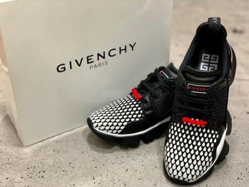 インポートブランドのGIVENCHY