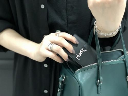 ラグジュアリーブランドのSaint Laurent Paris