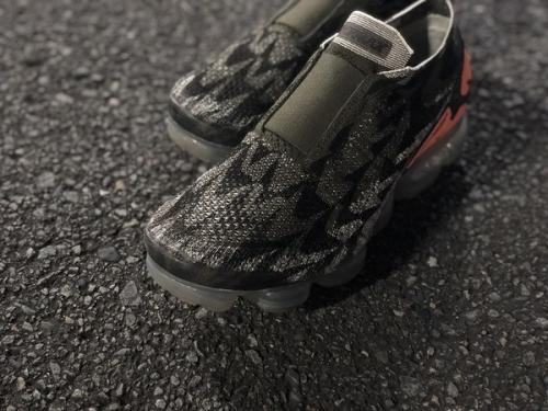 AQ0996-102のAIR VAPORMAX FK MOC 2