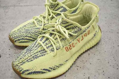 adidas YEEZYのアディダス イージー