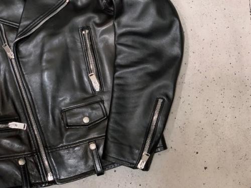 サンローランパリのYVES SAINT LAURENT