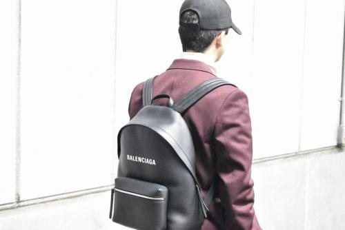 バレンシアガのバックパック