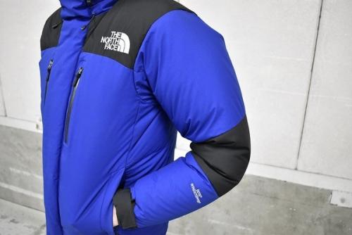 バルトロライトジャケットのタグアンポンチョ